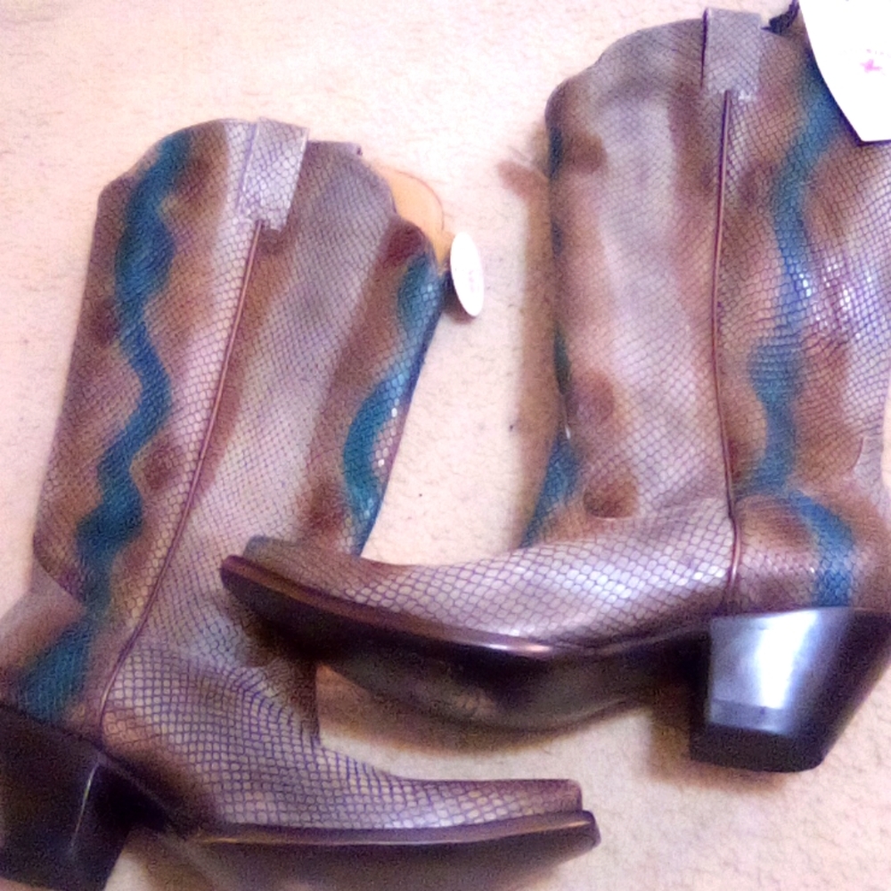 BOOTS